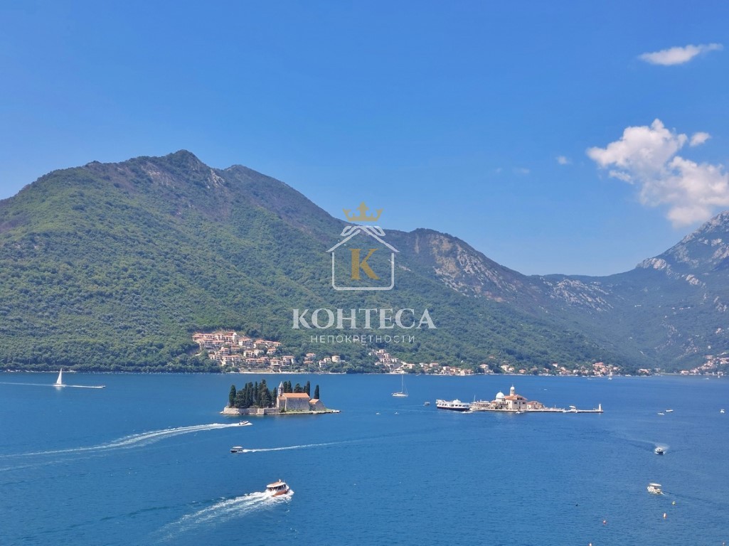 Renovirana kamena kuća , Perast-Kotor